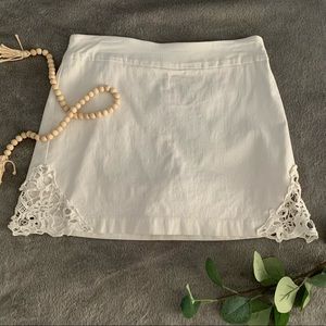 White tennis skirt with lace details
